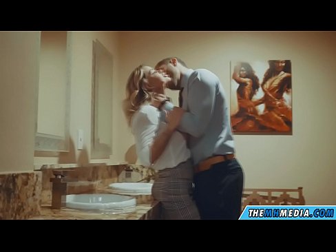 ❤️ وقتی یک بلوند بی تنه شما را در یک دستشویی عمومی اغوا می کند فوق پورن در ما fa.myinvest.top ﹏